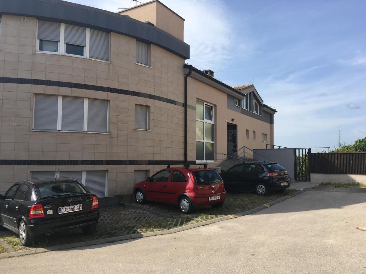 Apartman Luka Lejlighed Pula Eksteriør billede